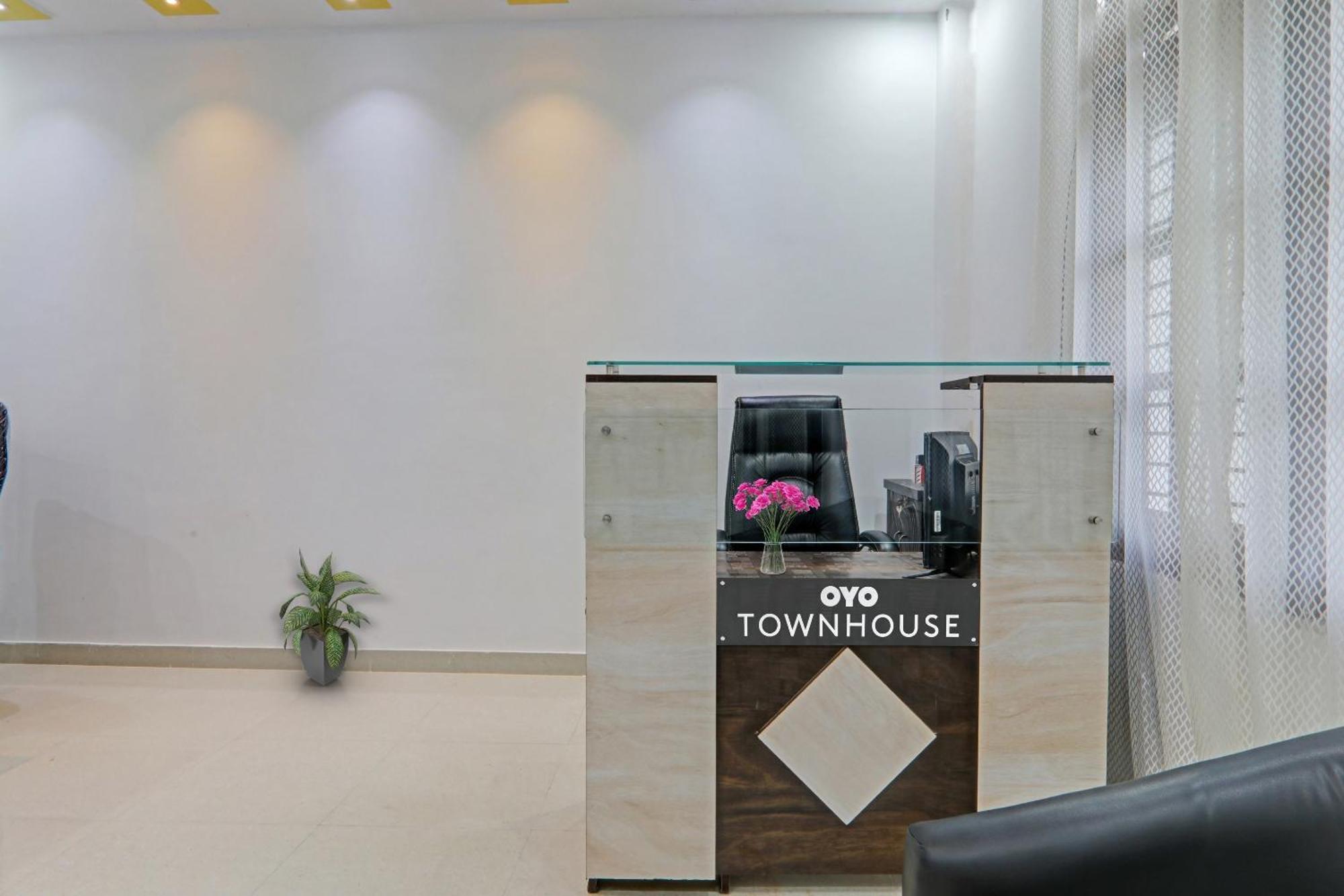 Townhouse Relax Inn Chinhat Esterno foto