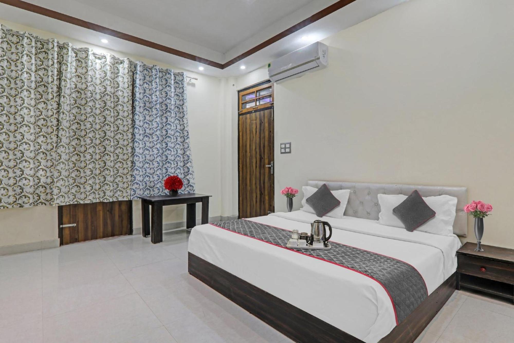Townhouse Relax Inn Chinhat Esterno foto