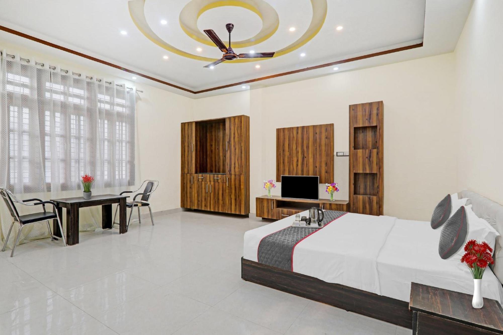 Townhouse Relax Inn Chinhat Esterno foto