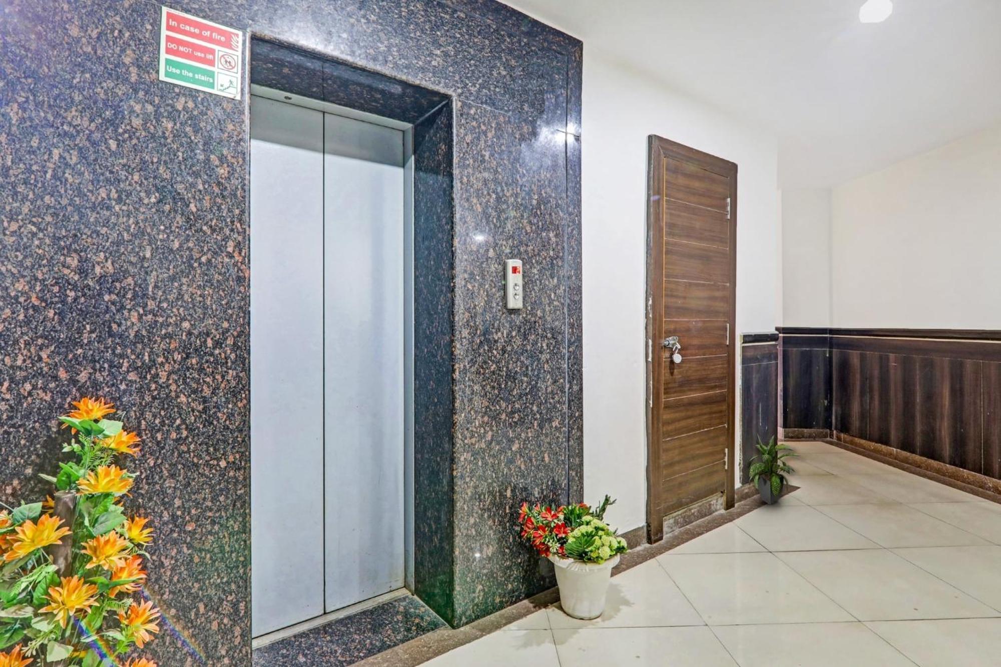 Townhouse Relax Inn Chinhat Esterno foto