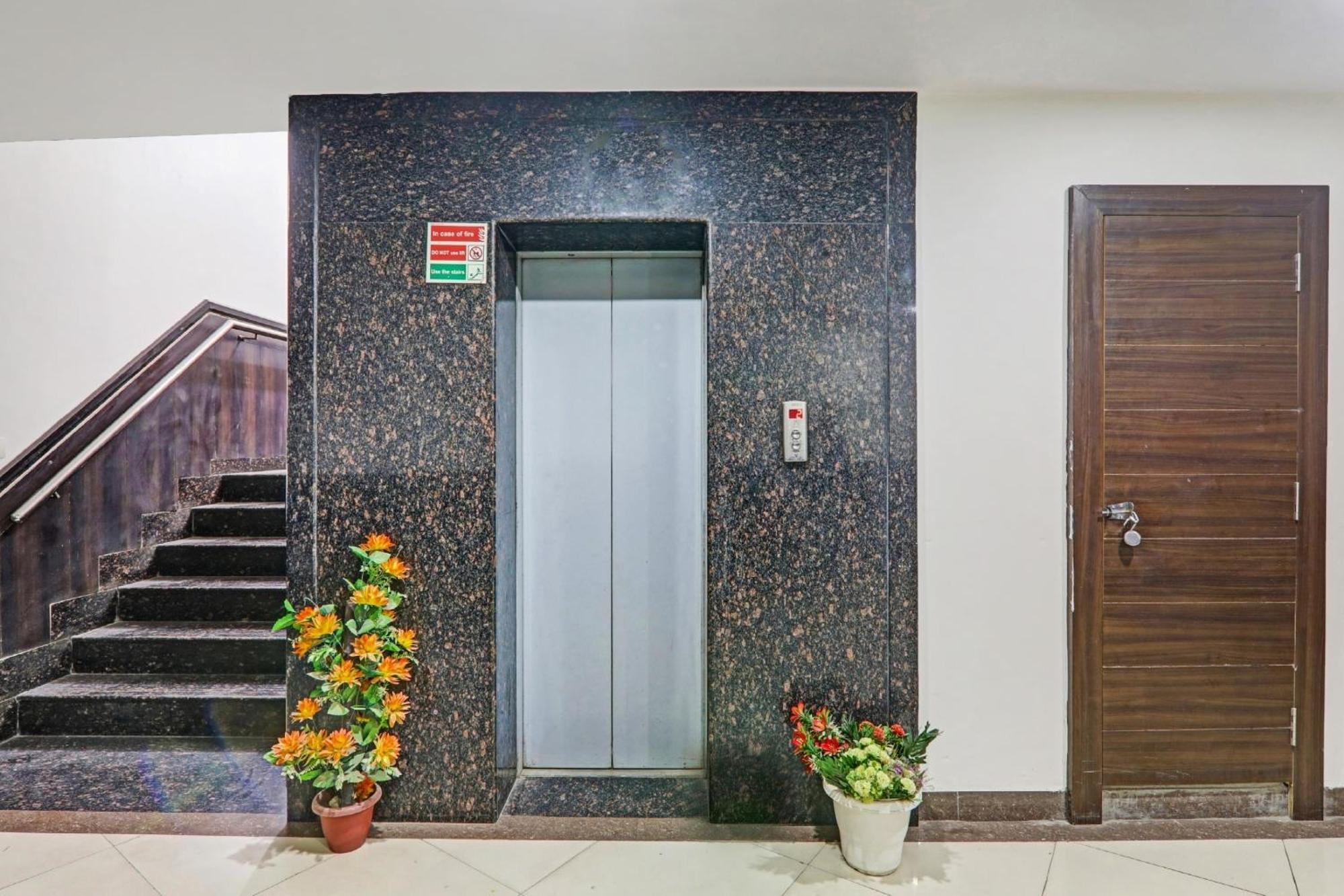 Townhouse Relax Inn Chinhat Esterno foto