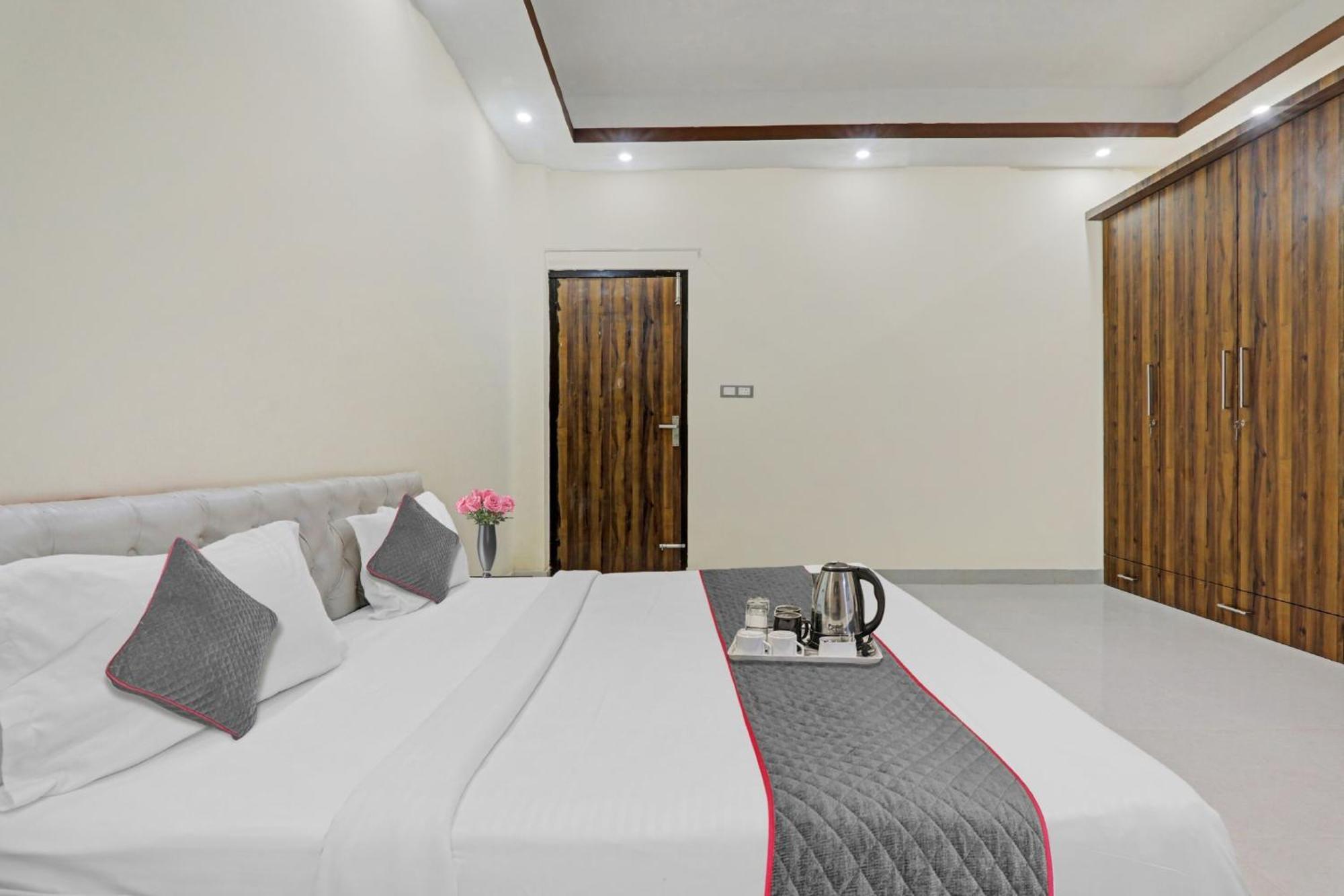 Townhouse Relax Inn Chinhat Esterno foto
