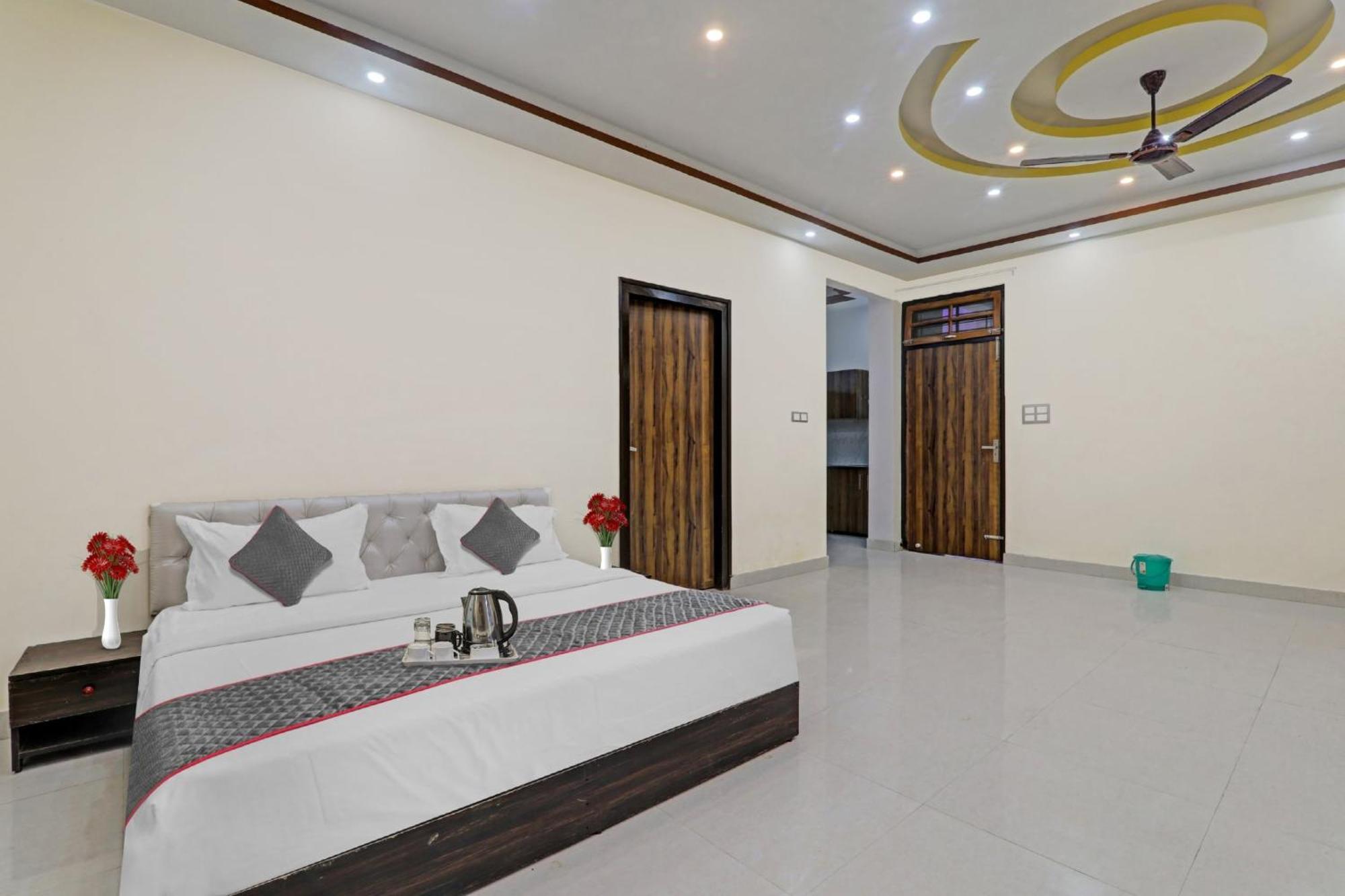 Townhouse Relax Inn Chinhat Esterno foto