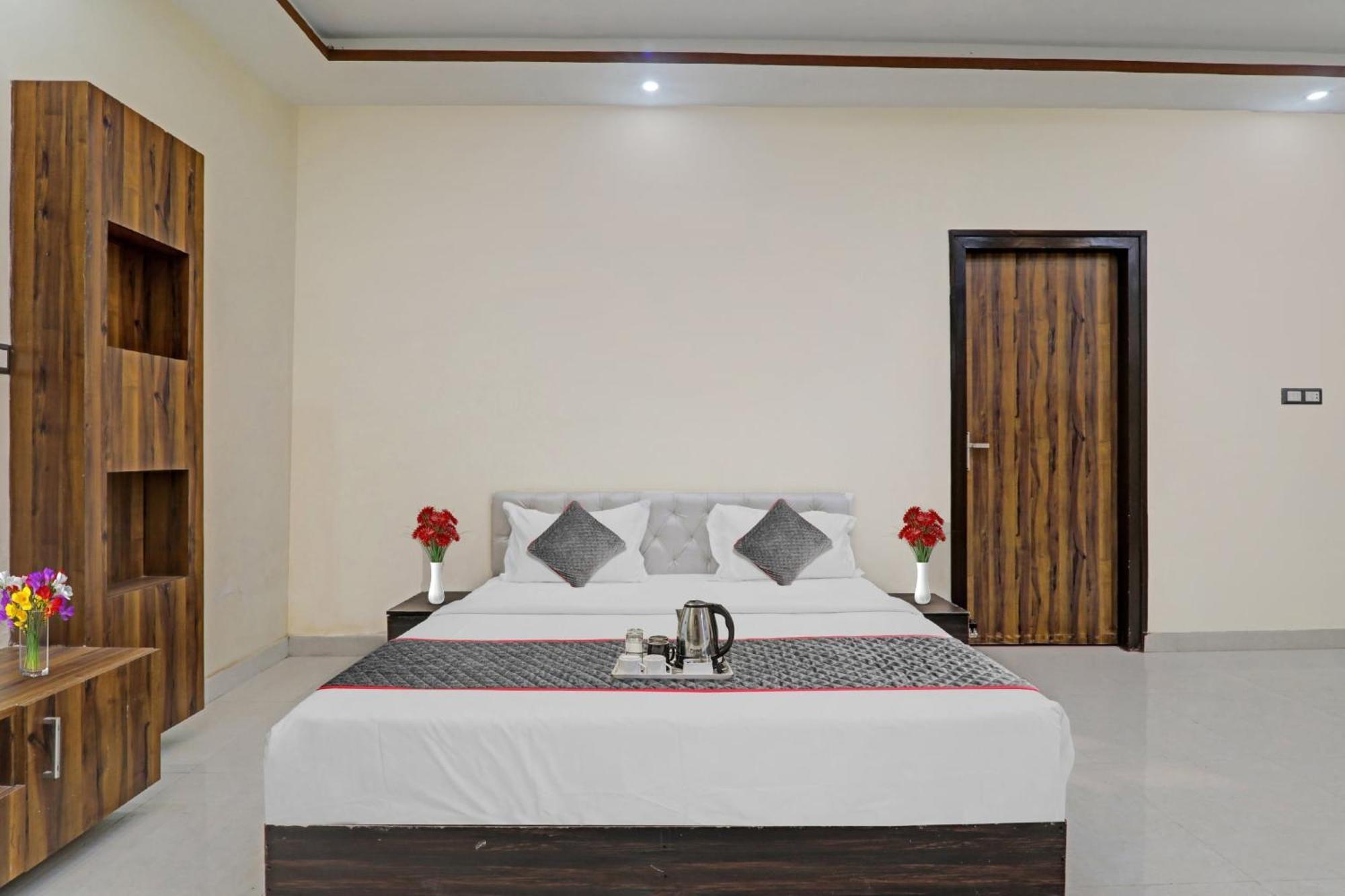 Townhouse Relax Inn Chinhat Esterno foto