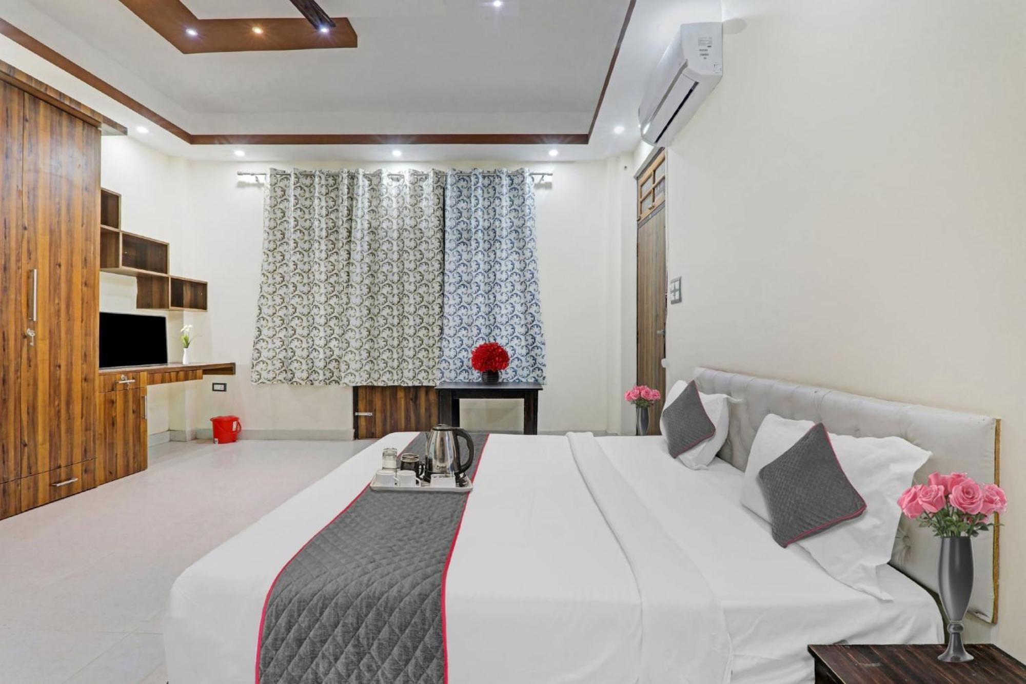 Townhouse Relax Inn Chinhat Esterno foto