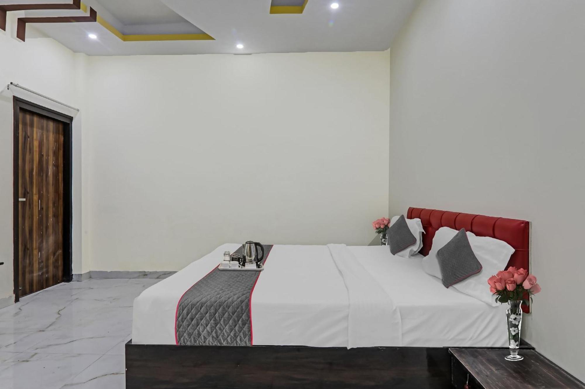 Townhouse Relax Inn Chinhat Esterno foto