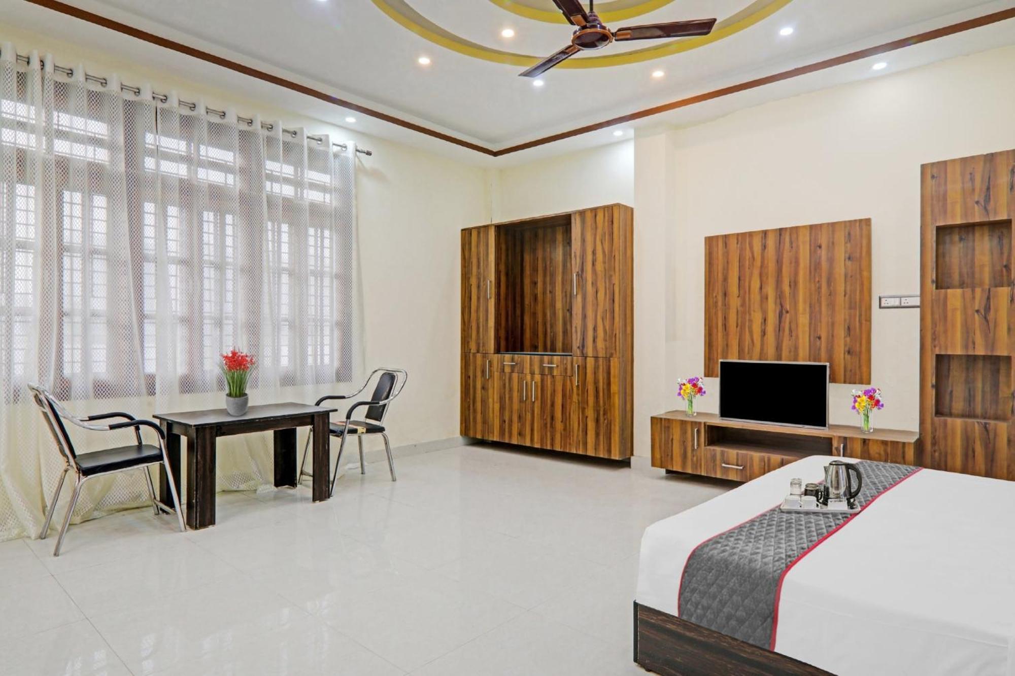 Townhouse Relax Inn Chinhat Esterno foto