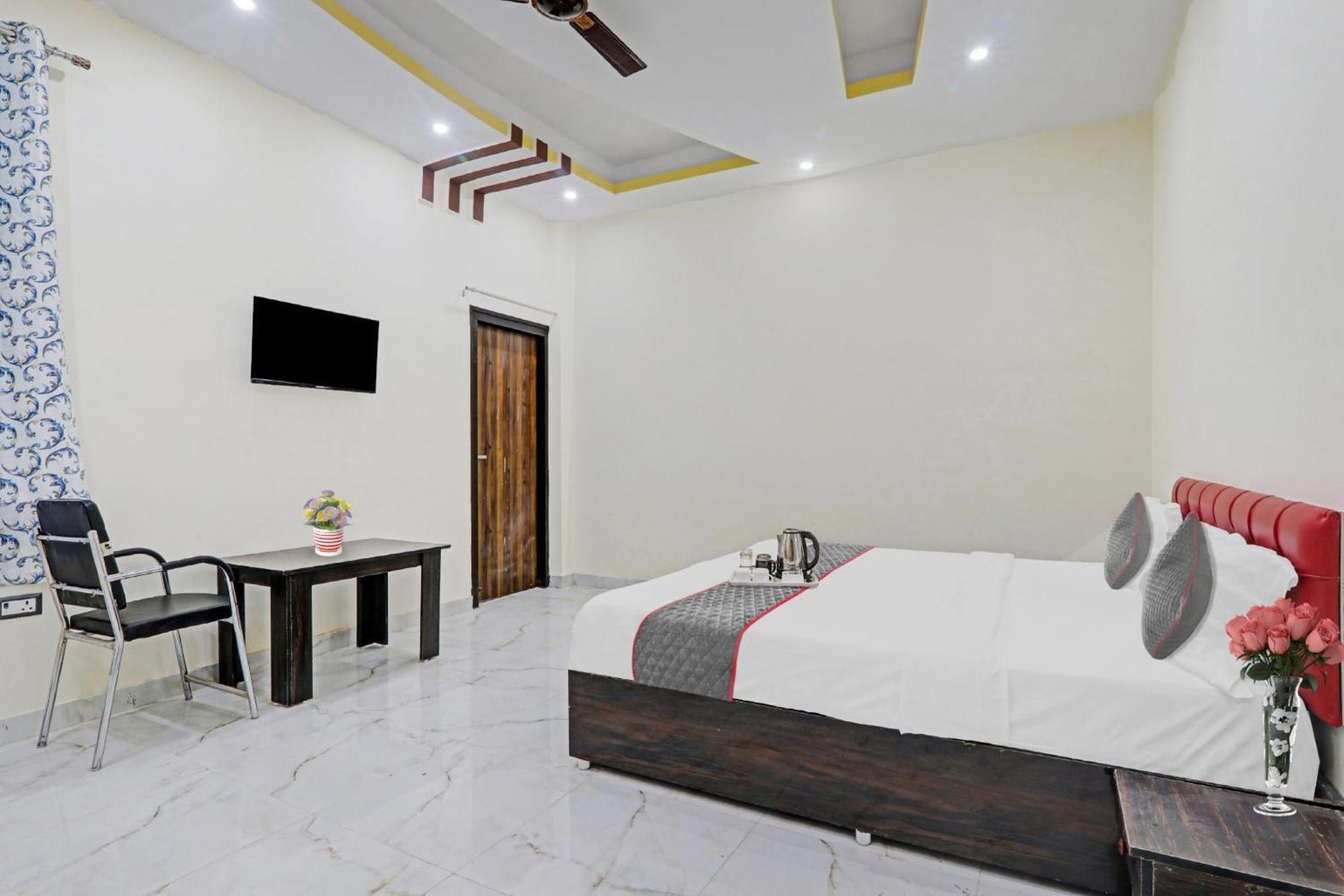 Townhouse Relax Inn Chinhat Esterno foto