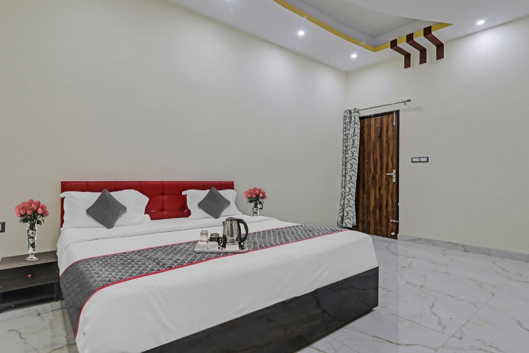 Townhouse Relax Inn Chinhat Esterno foto
